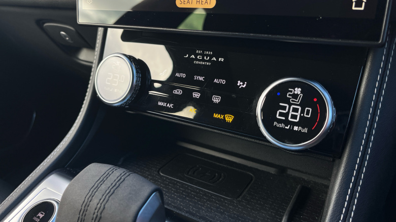 Jaguar F-Pace 2.0 D200 R-Dynamic Black 5dr Auto AWD Diesel Estate